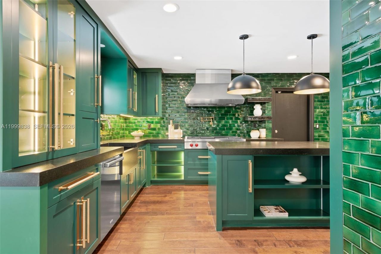 3001 Bayview Dr, Fort Lauderdale, FL 33306 Photo