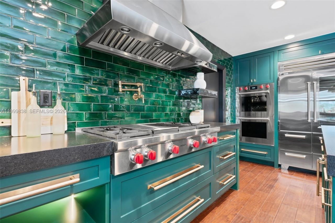 3001 Bayview Dr, Fort Lauderdale, FL 33306 Photo