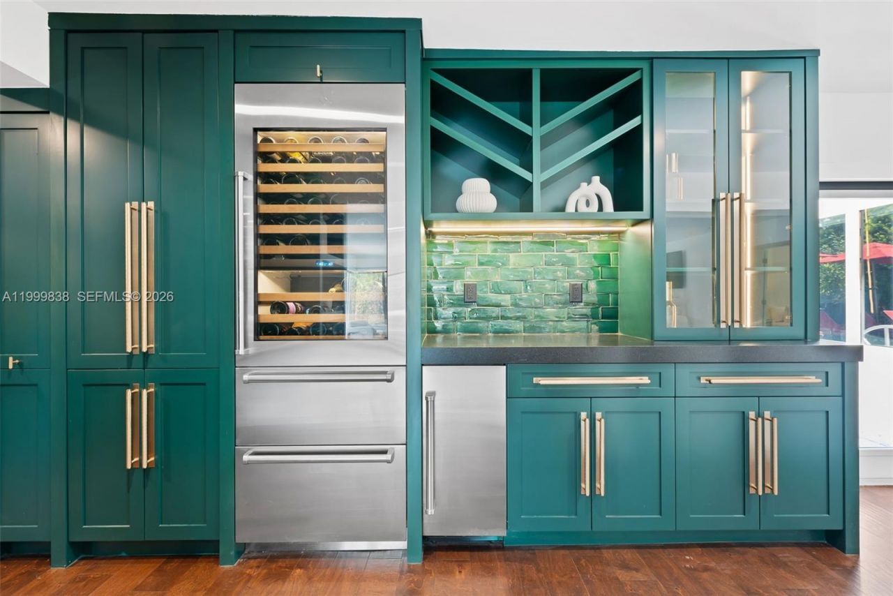 3001 Bayview Dr, Fort Lauderdale, FL 33306 Photo