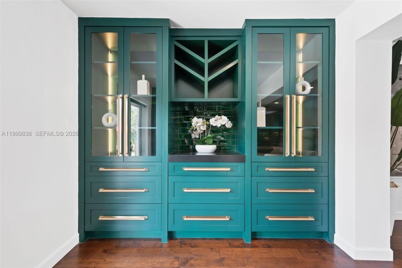 3001 Bayview Dr, Fort Lauderdale, FL 33306 Photo