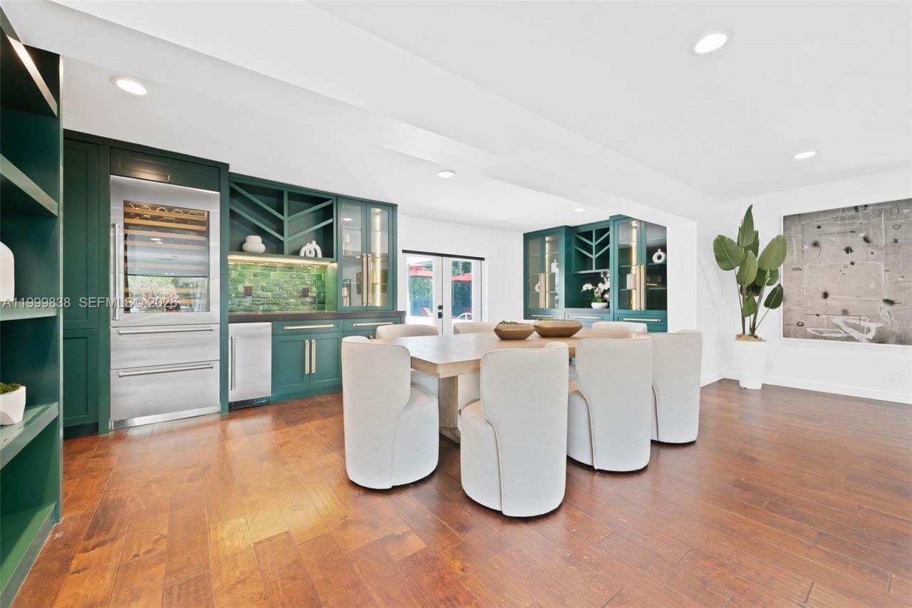 3001 Bayview Dr, Fort Lauderdale, FL 33306 Photo