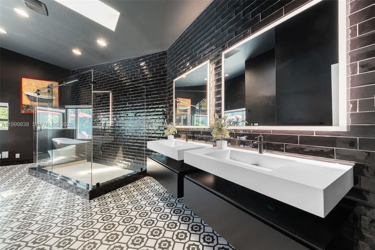 3001 Bayview Dr, Fort Lauderdale, FL 33306 Photo