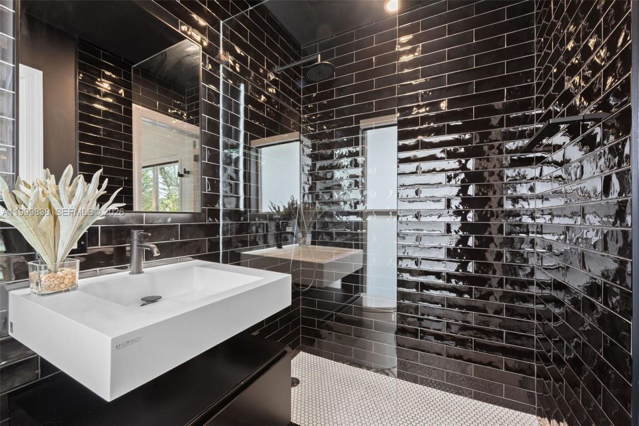 3001 Bayview Dr, Fort Lauderdale, FL 33306 Photo