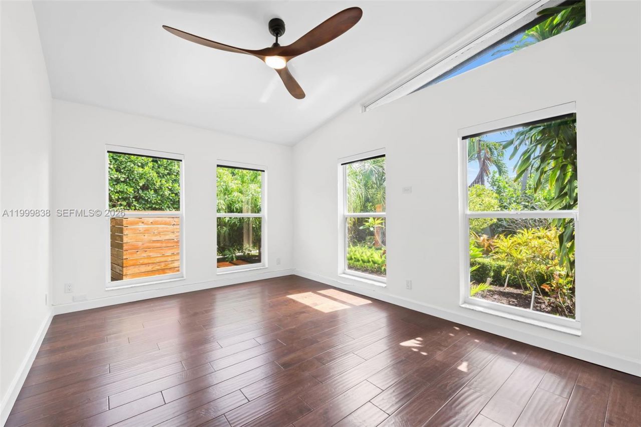 3001 Bayview Dr, Fort Lauderdale, FL 33306 Photo