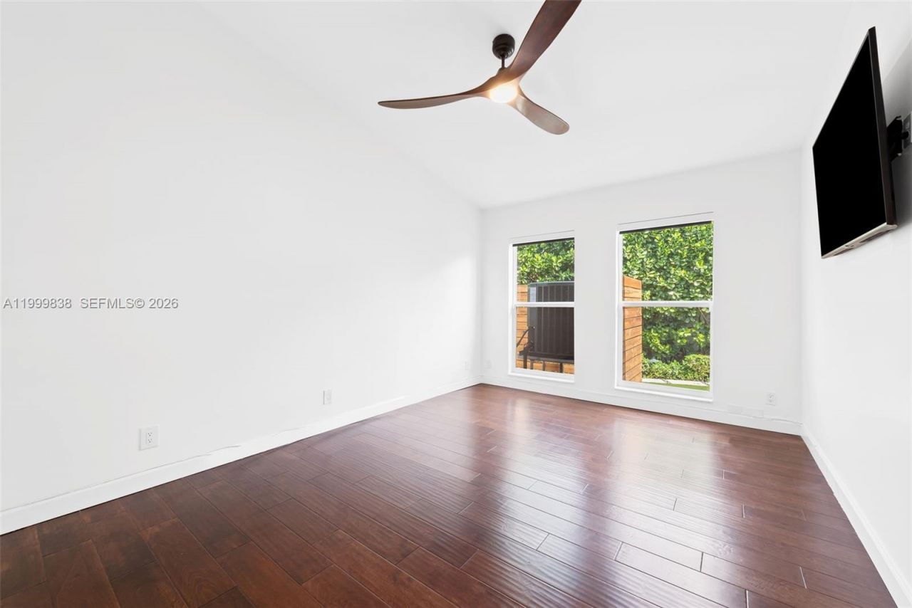 3001 Bayview Dr, Fort Lauderdale, FL 33306 Photo