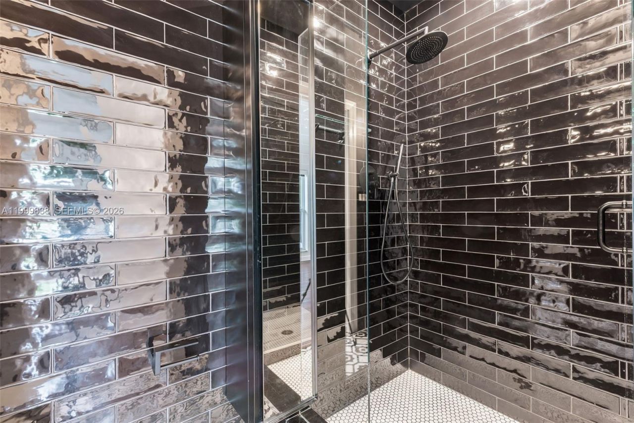 3001 Bayview Dr, Fort Lauderdale, FL 33306 Photo