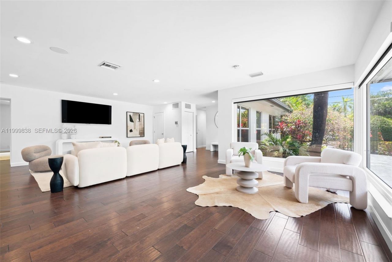 3001 Bayview Dr, Fort Lauderdale, FL 33306 Photo