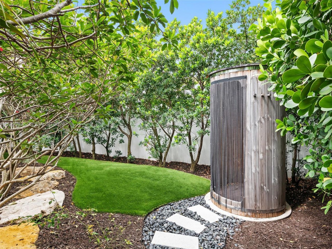 3001 Bayview Dr, Fort Lauderdale, FL 33306 Photo