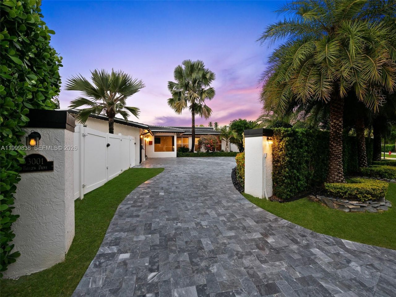 3001 Bayview Dr, Fort Lauderdale, FL 33306 Photo