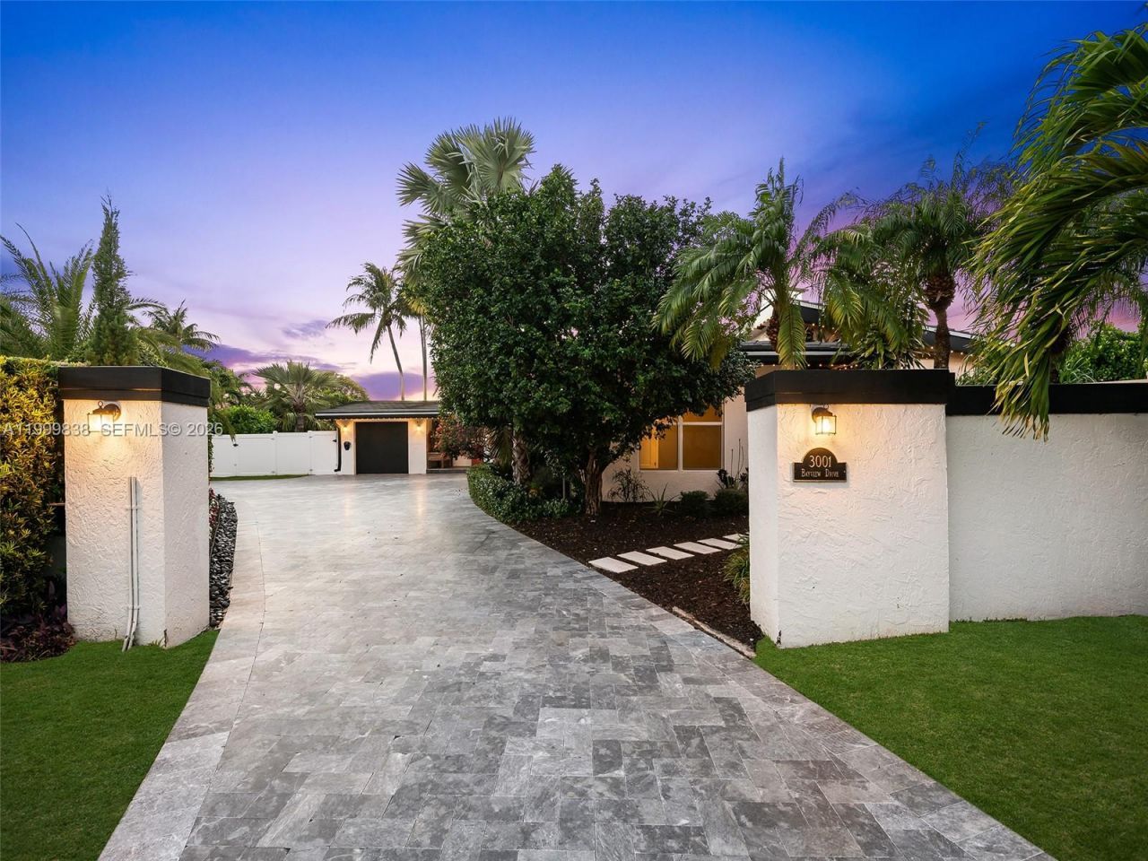 3001 Bayview Dr, Fort Lauderdale, FL 33306 Photo