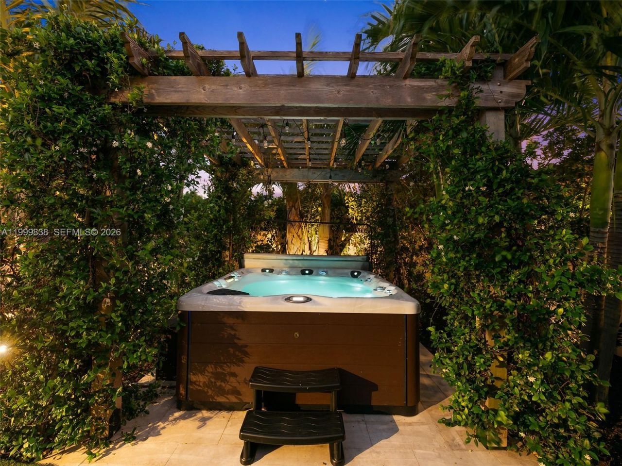 3001 Bayview Dr, Fort Lauderdale, FL 33306 Photo