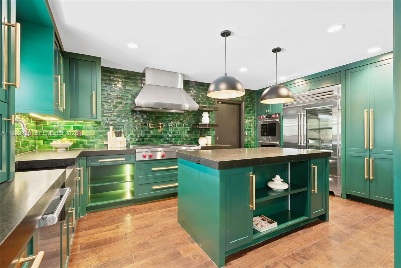 3001 Bayview Dr, Fort Lauderdale, FL 33306 Photo