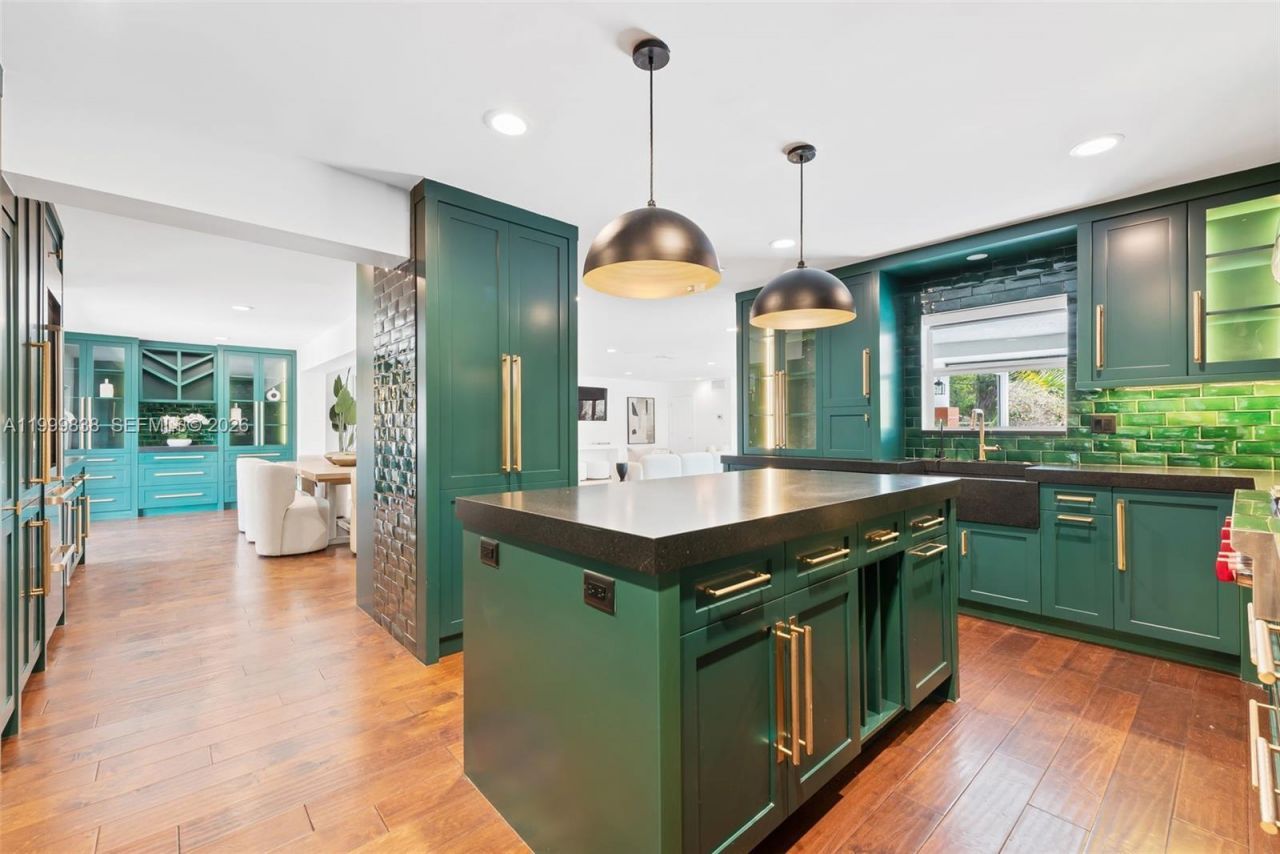 3001 Bayview Dr, Fort Lauderdale, FL 33306 Photo