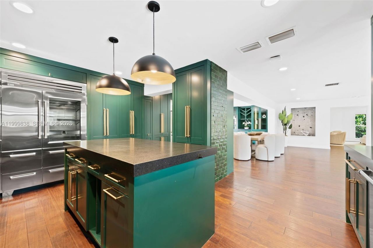 3001 Bayview Dr, Fort Lauderdale, FL 33306 Photo