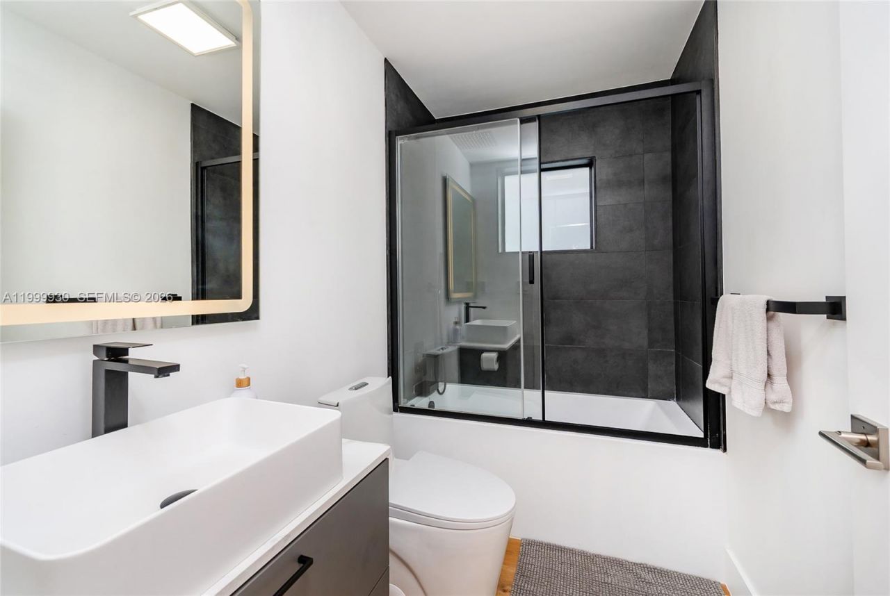 412 NW 41st St, Miami, FL 33127 Photo