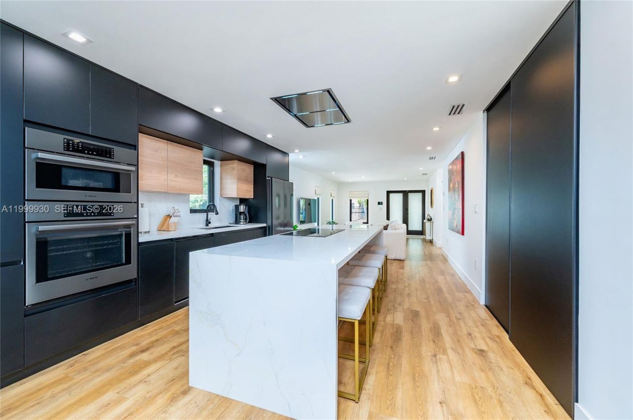 412 NW 41st St, Miami, FL 33127 Photo