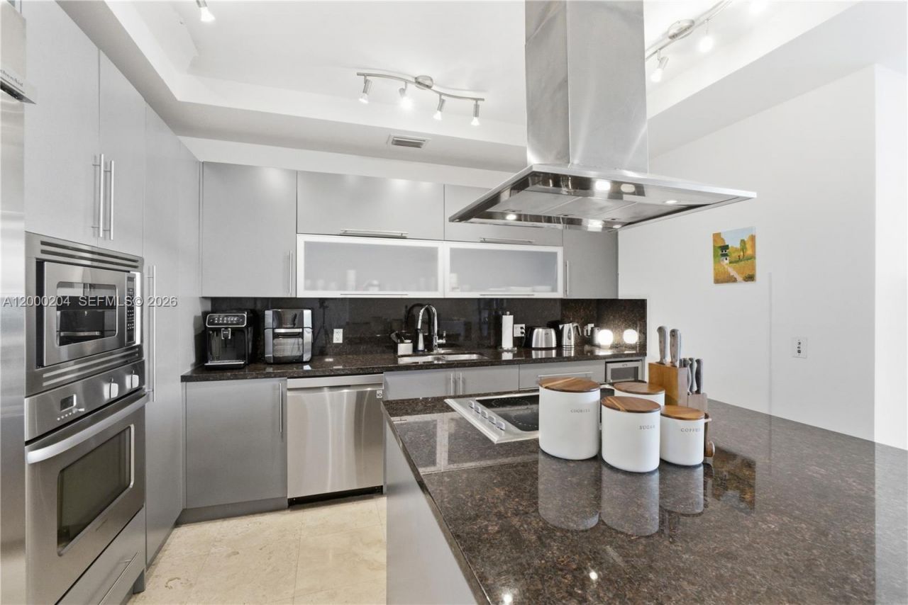 1090 NW N River Dr, Unit 404, Miami, FL 33136 Photo