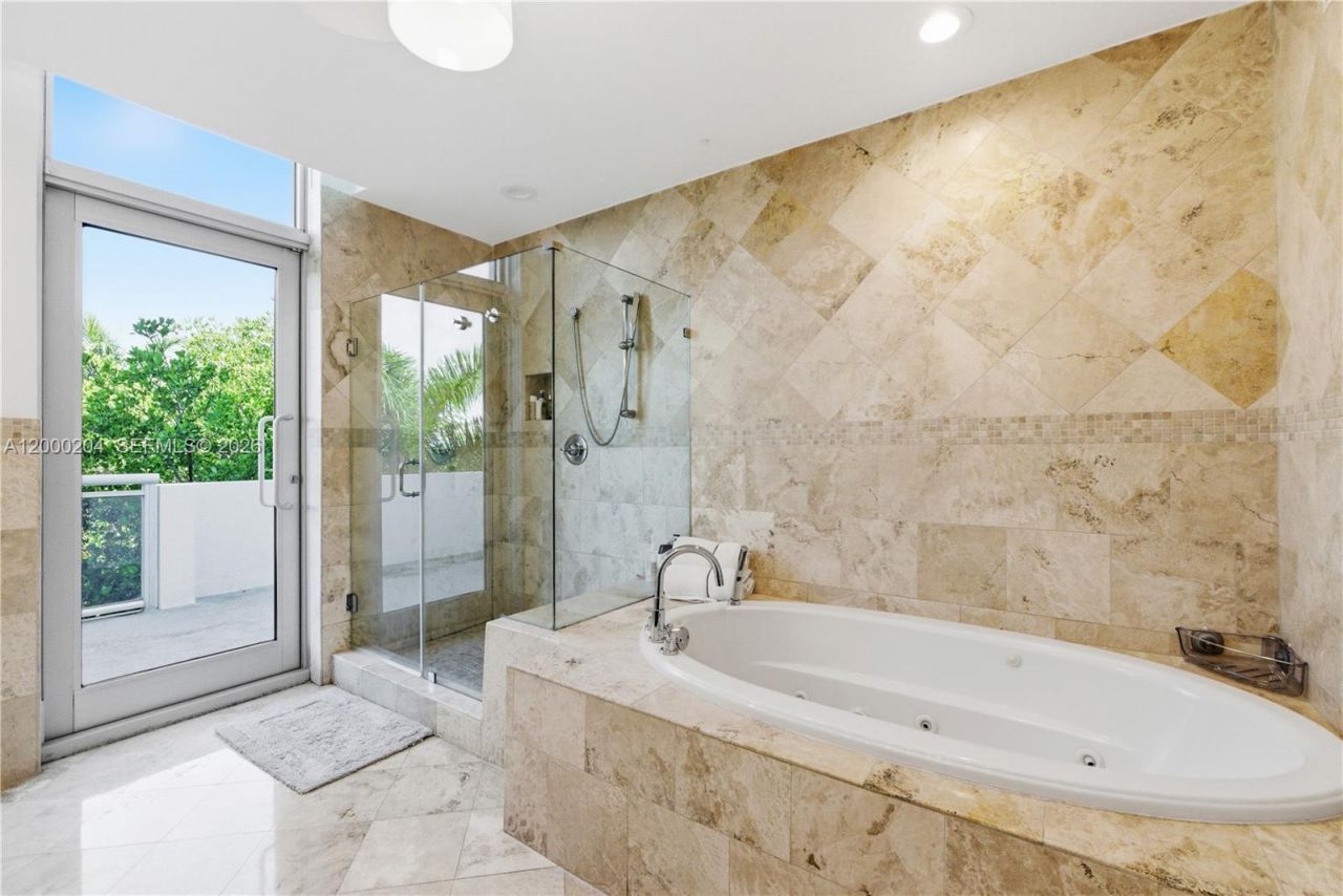 1090 NW N River Dr, Unit 404, Miami, FL 33136 Photo