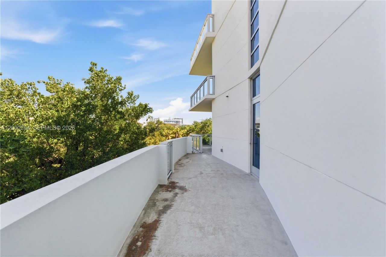 1090 NW N River Dr, Unit 404, Miami, FL 33136 Photo