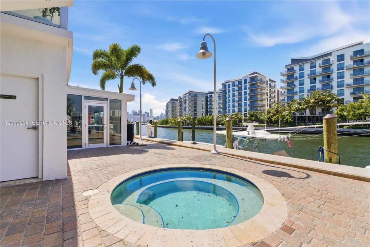 1090 NW N River Dr, Unit 404, Miami, FL 33136 Photo