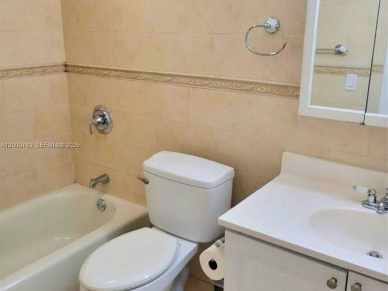 9970 NW 9th St Cir, Unit 204, Miami, FL 33172 Photo