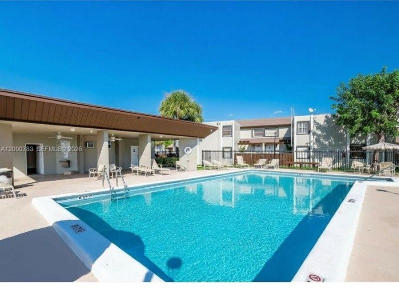 9970 NW 9th St Cir, Unit 204, Miami, FL 33172 Photo