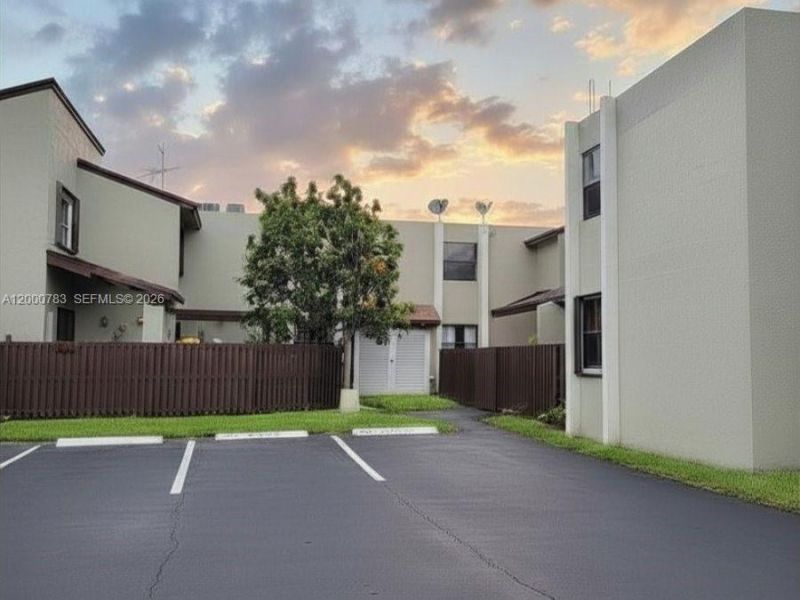 9970 NW 9th St Cir, Unit 204, Miami, FL 33172 Photo
