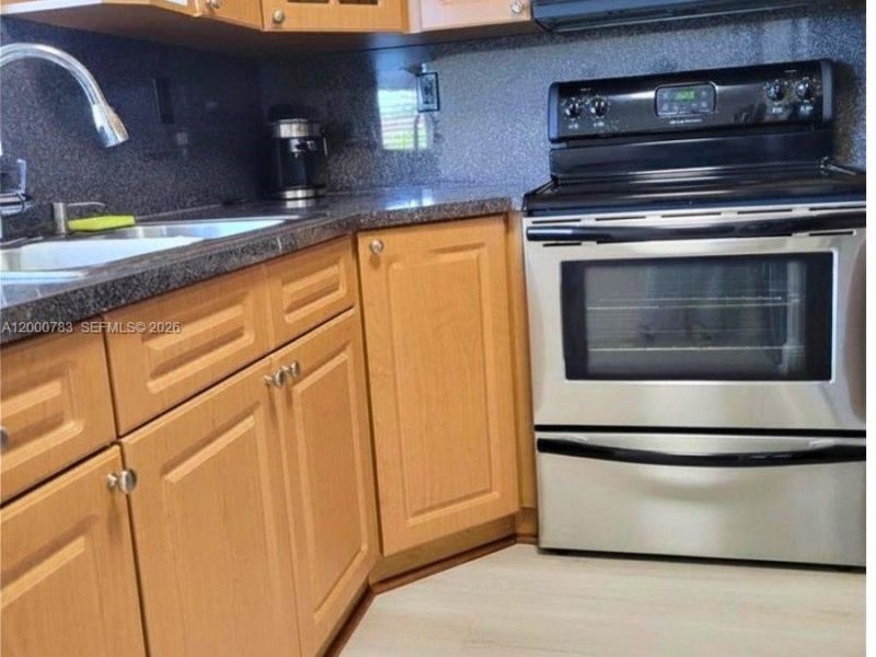 9970 NW 9th St Cir, Unit 204, Miami, FL 33172 Photo