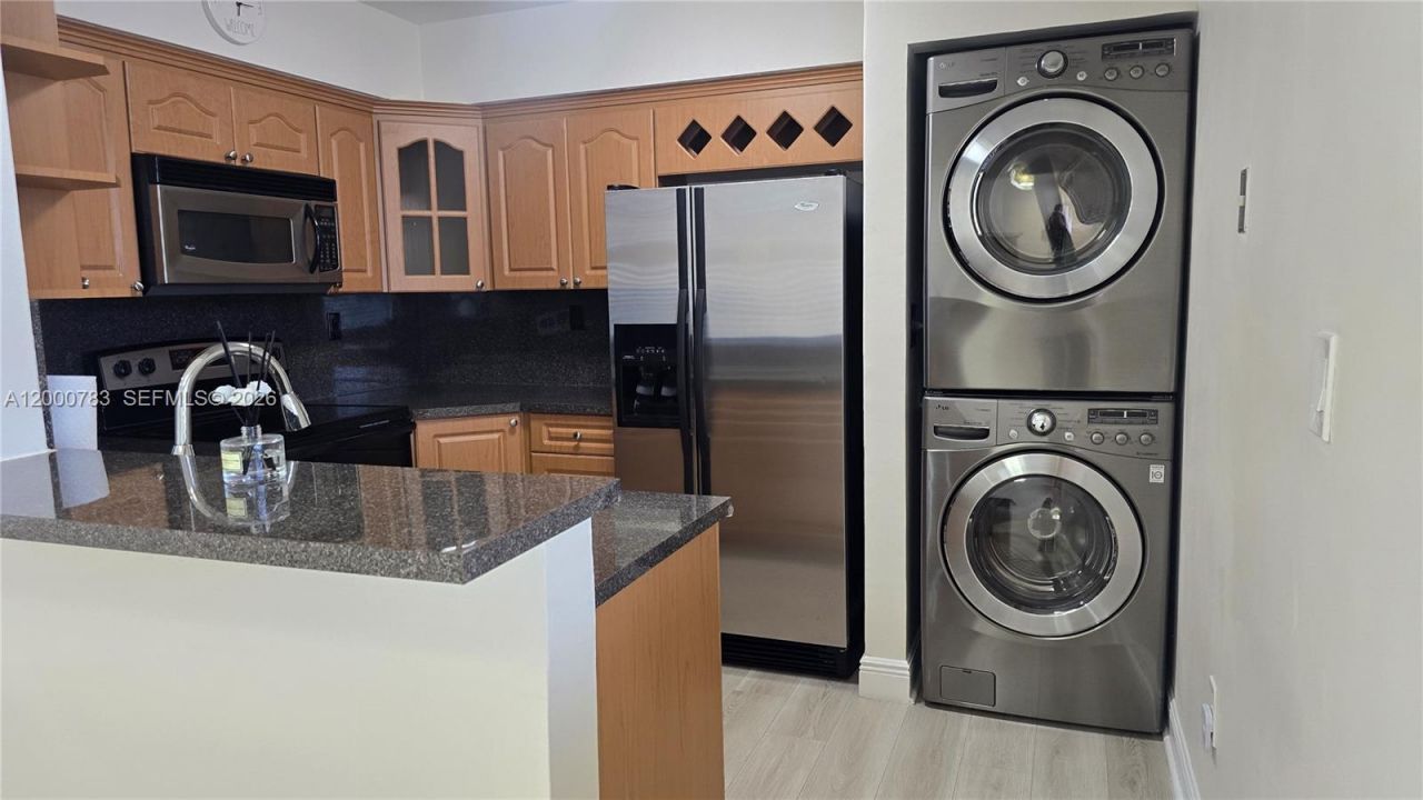 9970 NW 9th St Cir, Unit 204, Miami, FL 33172 Photo