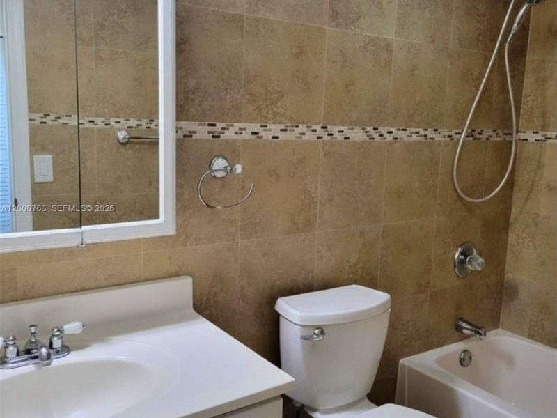 9970 NW 9th St Cir, Unit 204, Miami, FL 33172 Photo