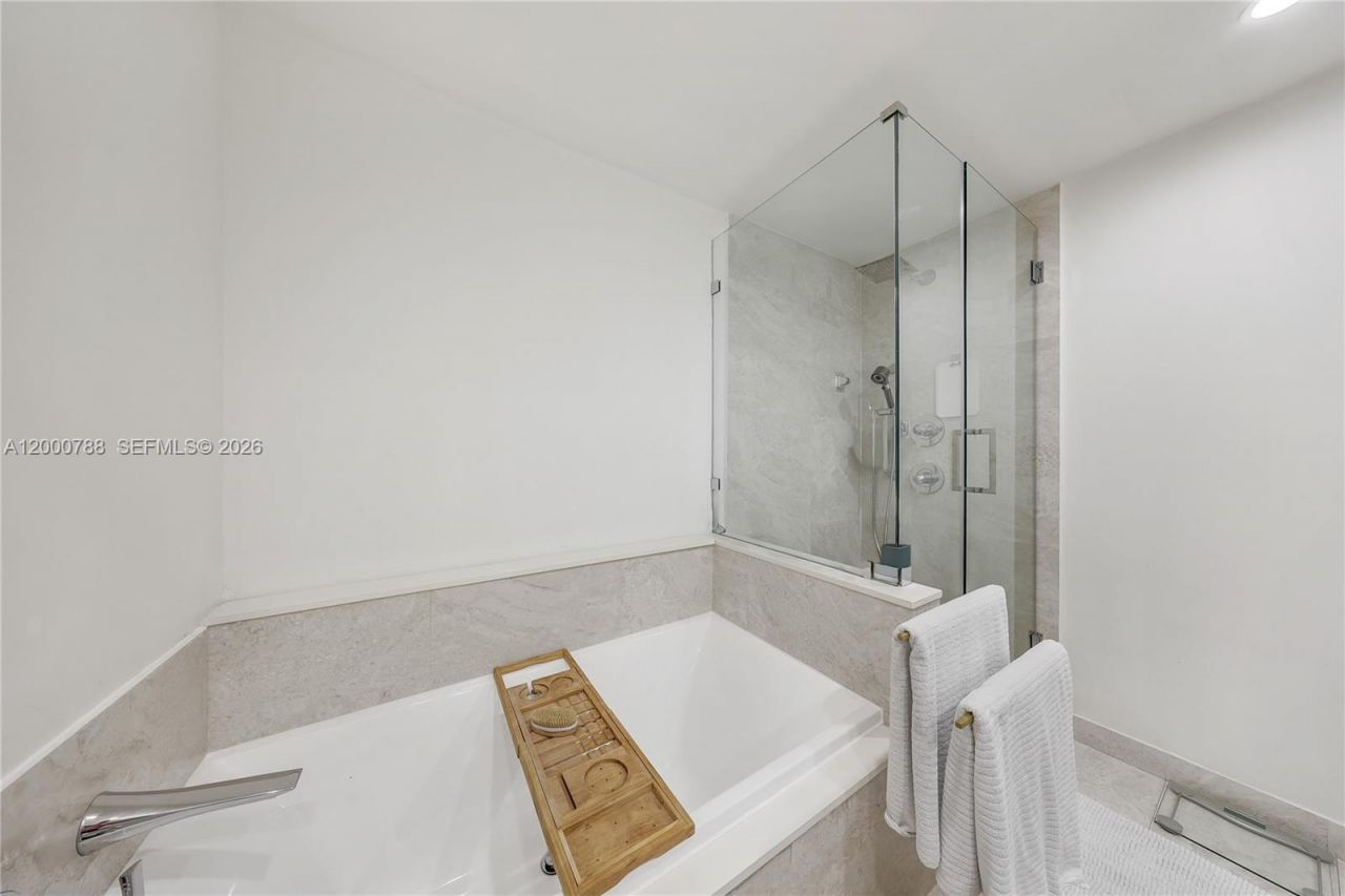 488 NE 18th St, Unit 1711, Miami, FL 33132 Photo