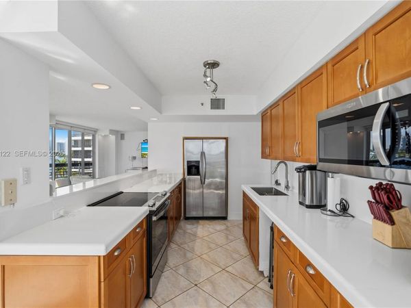 3600 Mystic Pointe Dr, Unit 513, Aventura, FL 33180
