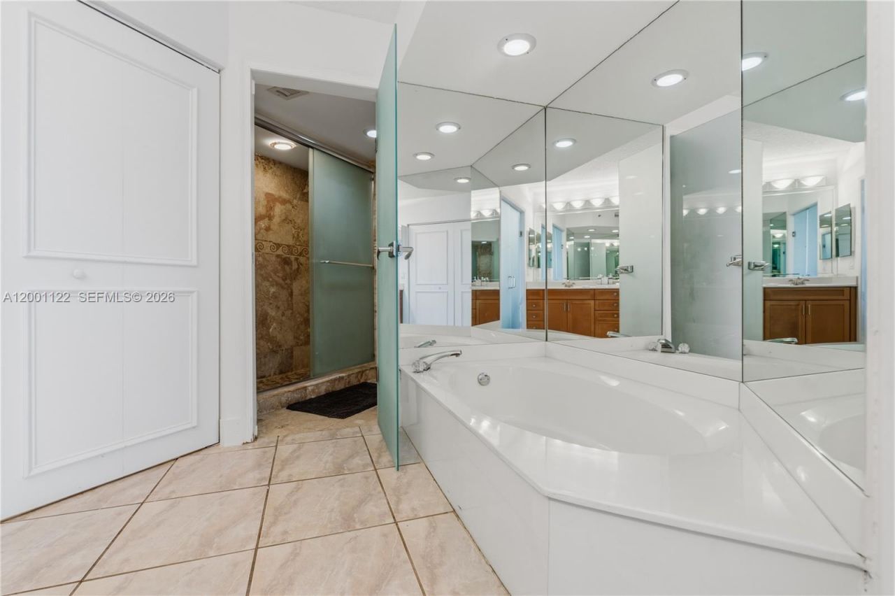 3600 Mystic Pointe Dr, Unit 513, Aventura, FL 33180 Photo