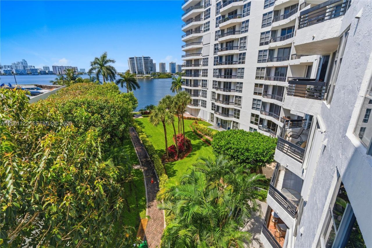 3600 Mystic Pointe Dr, Unit 513, Aventura, FL 33180 Photo