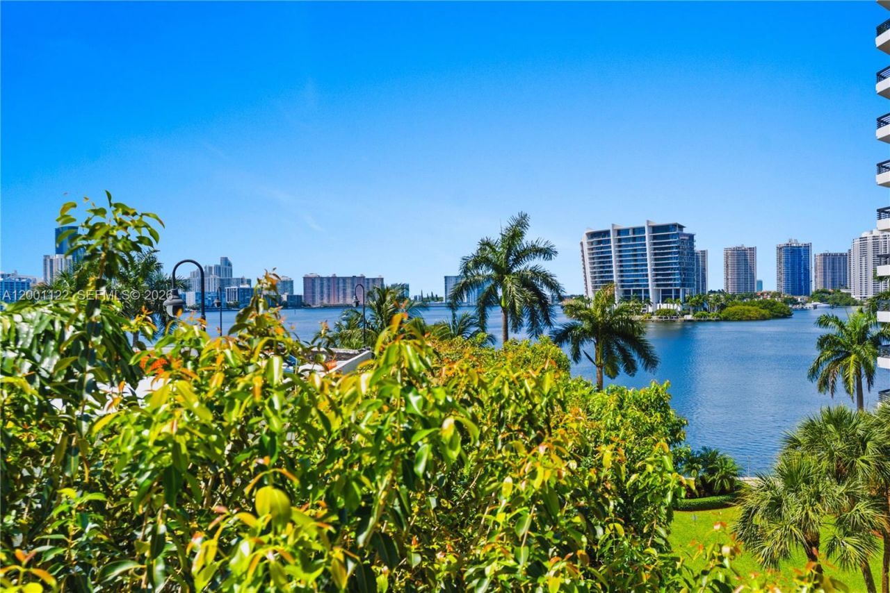 3600 Mystic Pointe Dr, Unit 513, Aventura, FL 33180 Photo