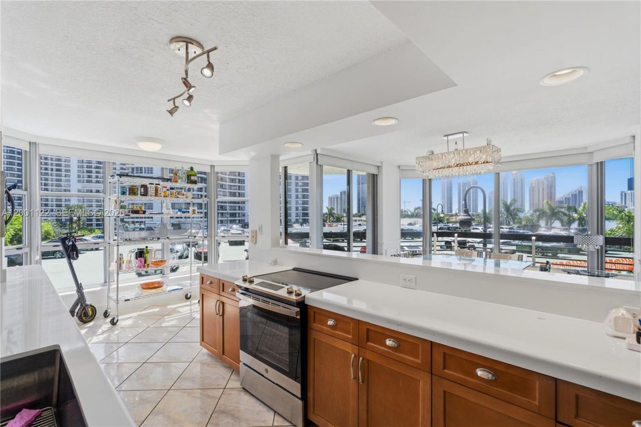 3600 Mystic Pointe Dr, Unit 513, Aventura, FL 33180 Photo