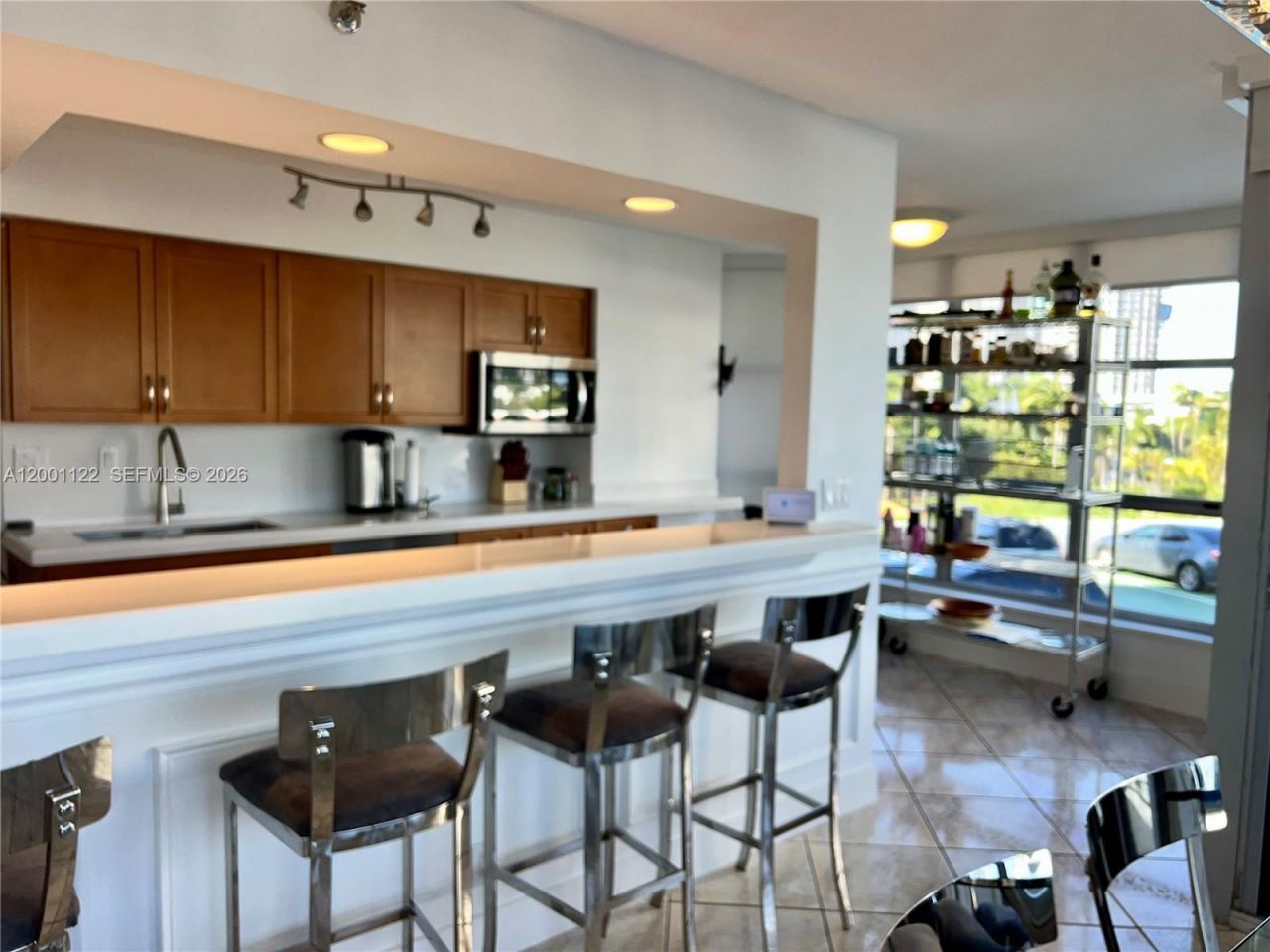 3600 Mystic Pointe Dr, Unit 513, Aventura, FL 33180 Photo