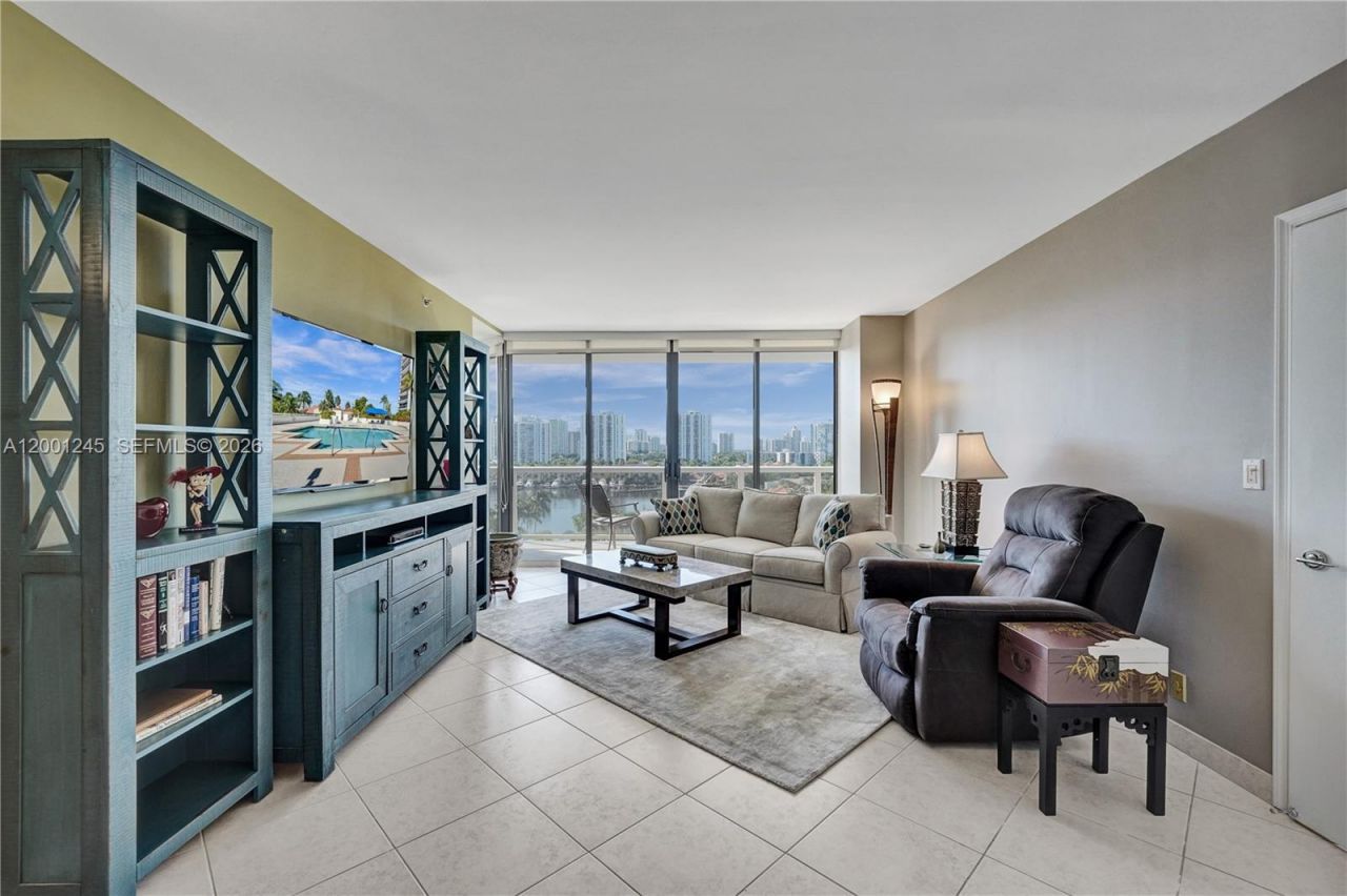 3600 Yacht Club Dr, Unit 904, Aventura, FL 33180 Photo