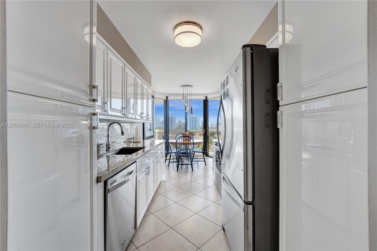 3600 Yacht Club Dr, Unit 904, Aventura, FL 33180 Photo