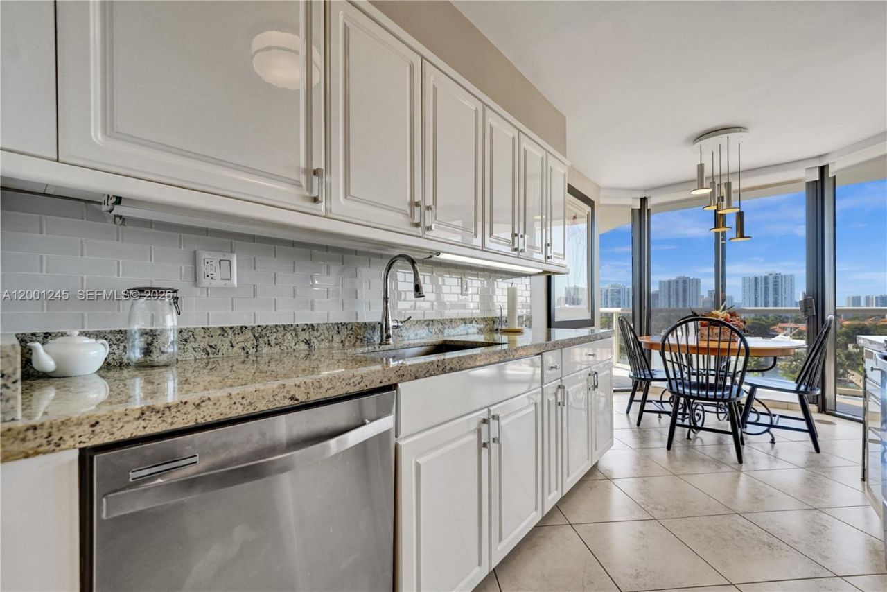 3600 Yacht Club Dr, Unit 904, Aventura, FL 33180 Photo