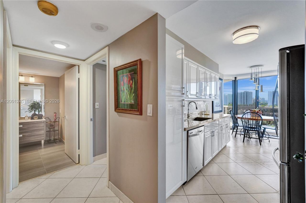 3600 Yacht Club Dr, Unit 904, Aventura, FL 33180 Photo