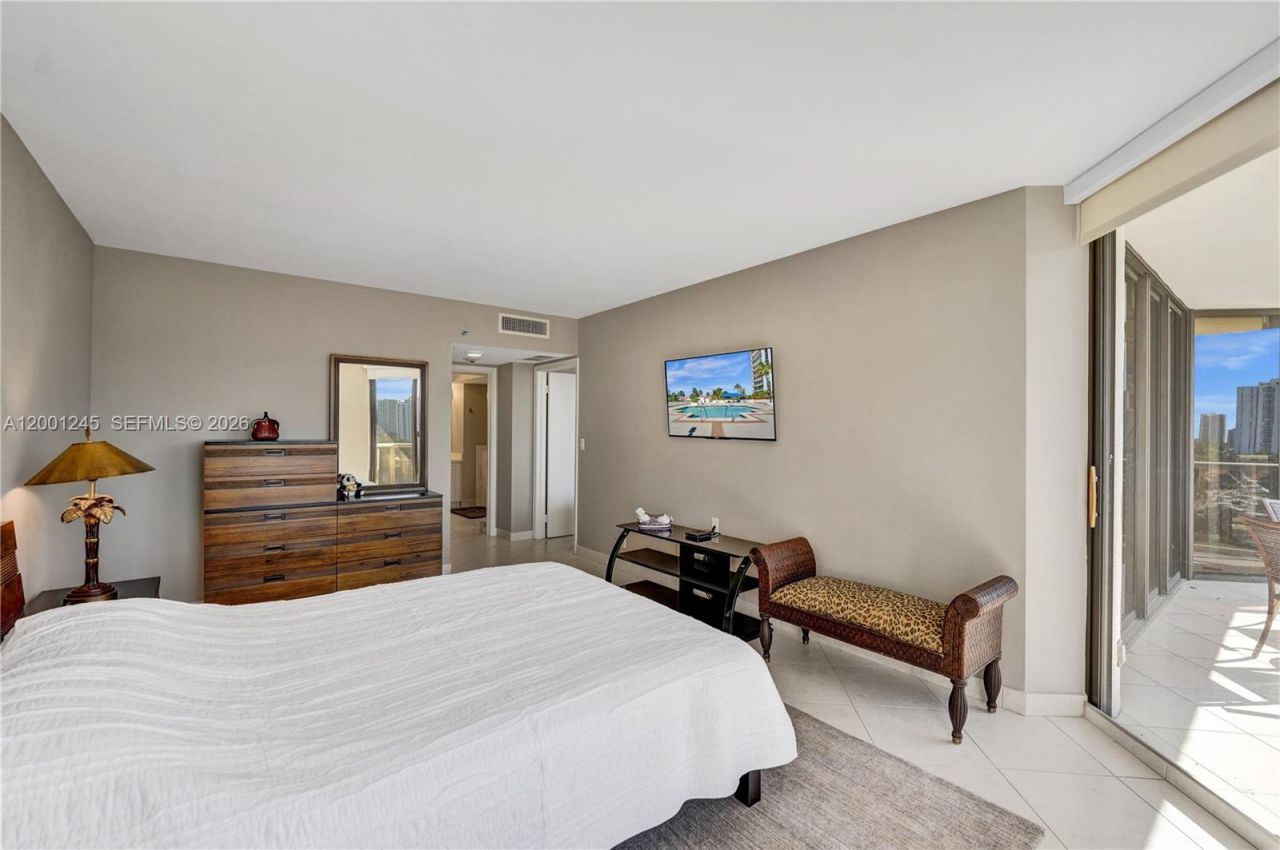 3600 Yacht Club Dr, Unit 904, Aventura, FL 33180 Photo