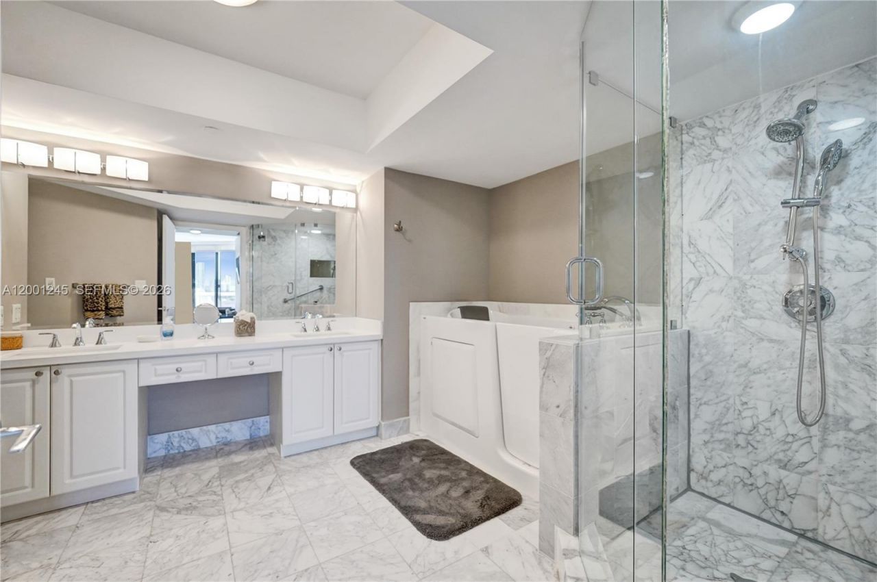 3600 Yacht Club Dr, Unit 904, Aventura, FL 33180 Photo