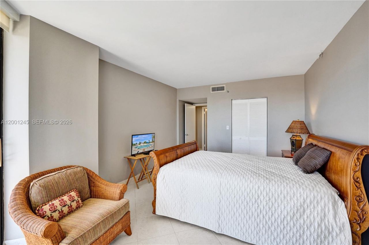 3600 Yacht Club Dr, Unit 904, Aventura, FL 33180 Photo