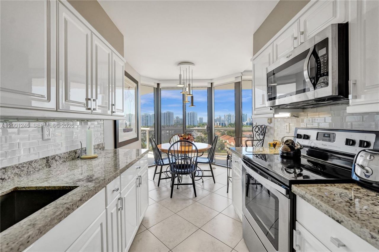 3600 Yacht Club Dr, Unit 904, Aventura, FL 33180 Photo