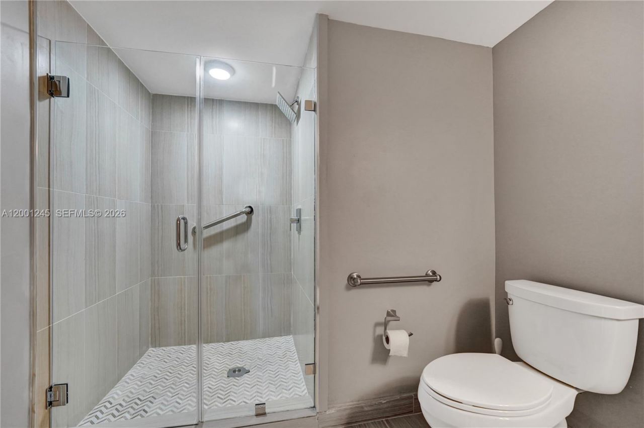 3600 Yacht Club Dr, Unit 904, Aventura, FL 33180 Photo