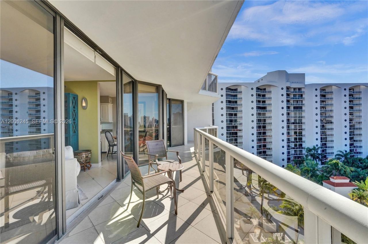 3600 Yacht Club Dr, Unit 904, Aventura, FL 33180 Photo