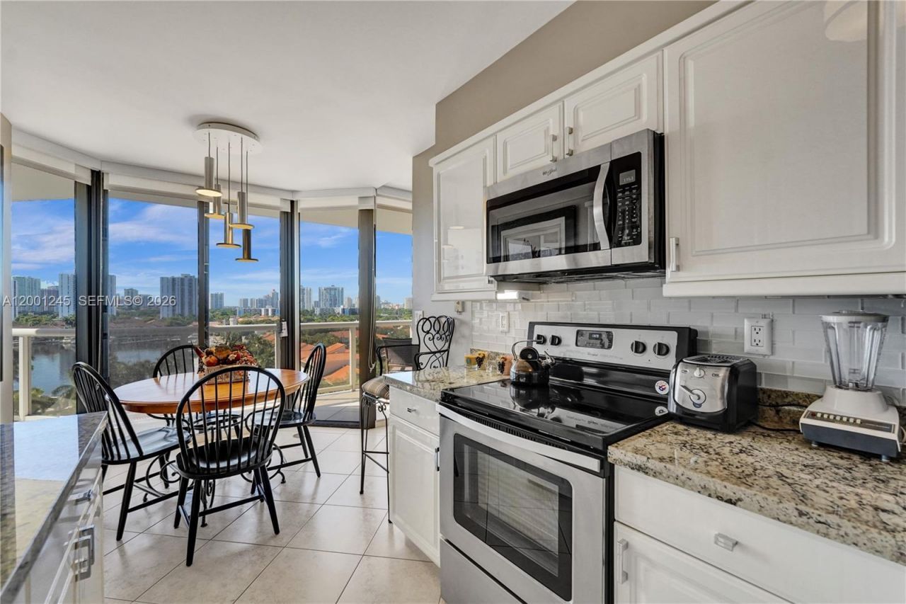3600 Yacht Club Dr, Unit 904, Aventura, FL 33180 Photo