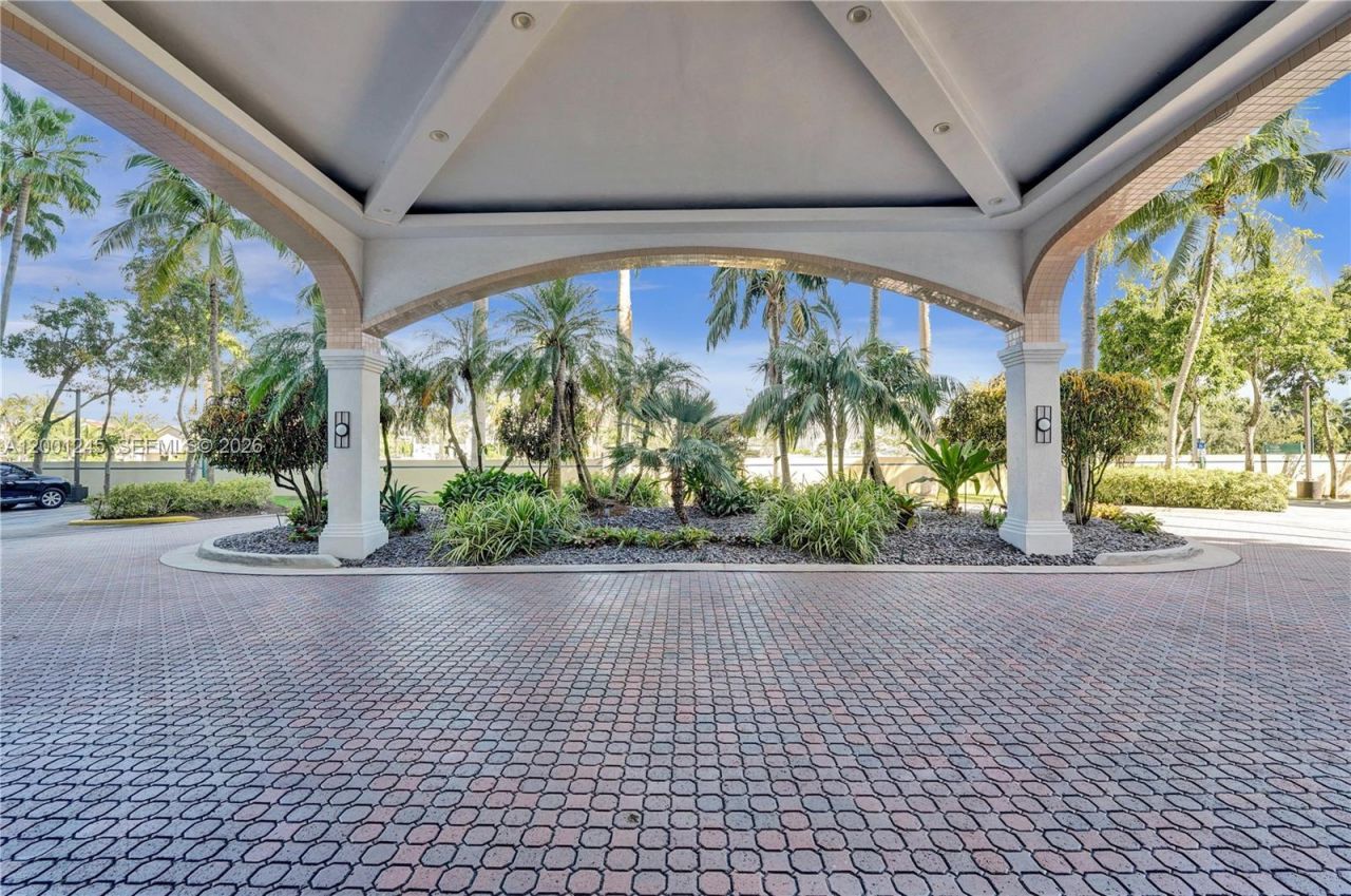 3600 Yacht Club Dr, Unit 904, Aventura, FL 33180 Photo