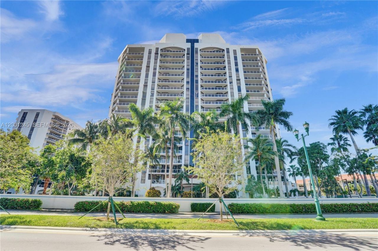 3600 Yacht Club Dr, Unit 904, Aventura, FL 33180 Photo
